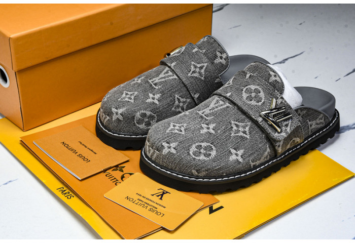 LV SANDALS