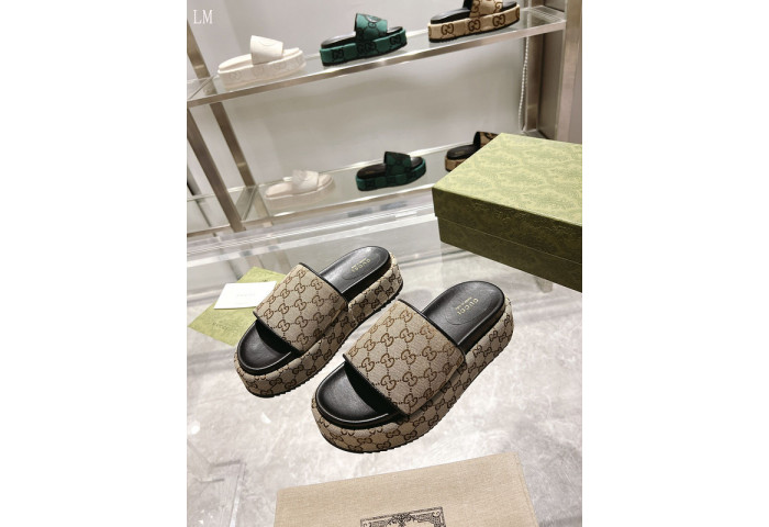 GUCC SANDALS