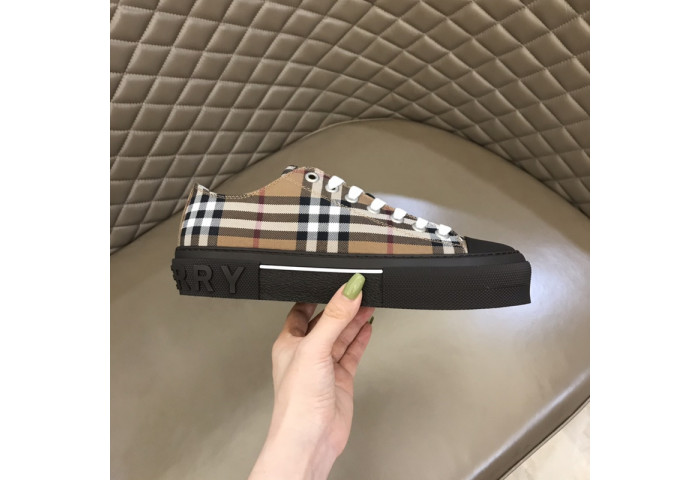 Burberry-Vintage Sneaker