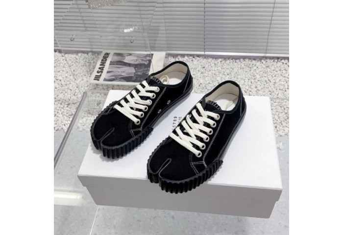 ma*s*n Ma*i*la tabi shoes