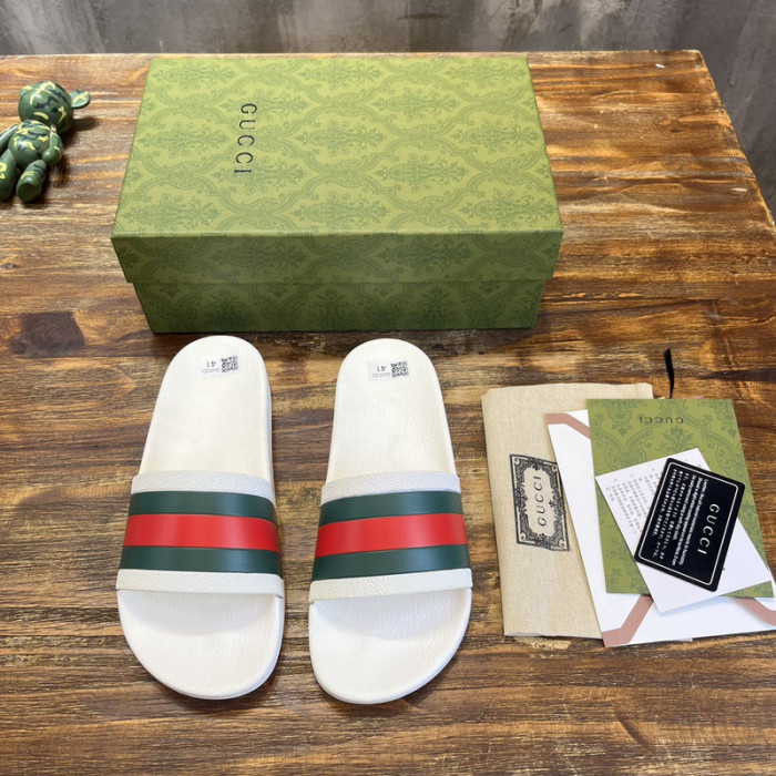 G*u*i sandals