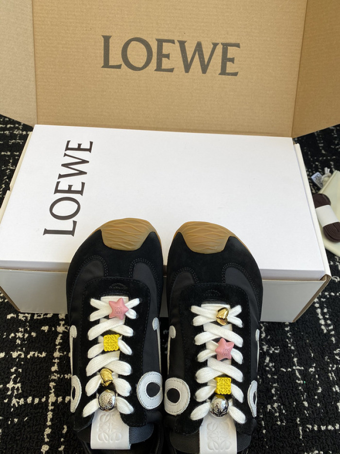 Loe*we Ballet Runner
