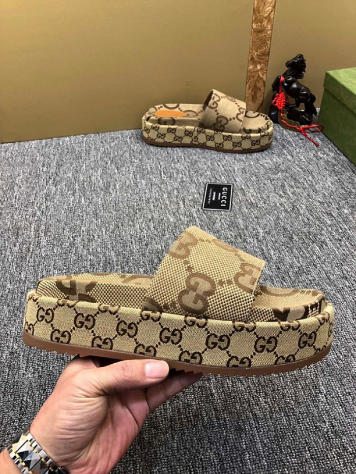 GUCC SANDALS