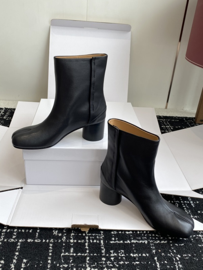 ma*s*n Ma*i*la tabi shoes