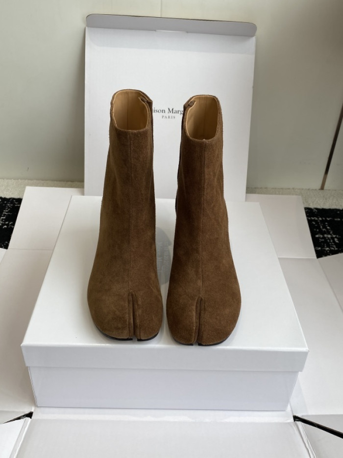 ma*s*n Ma*i*la tabi shoes