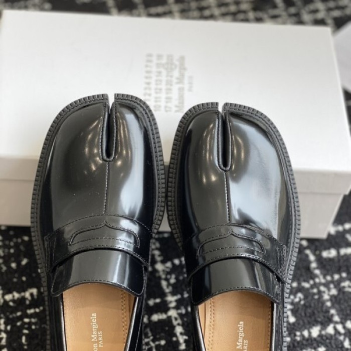 ma*s*n Ma*i*la tabi shoes