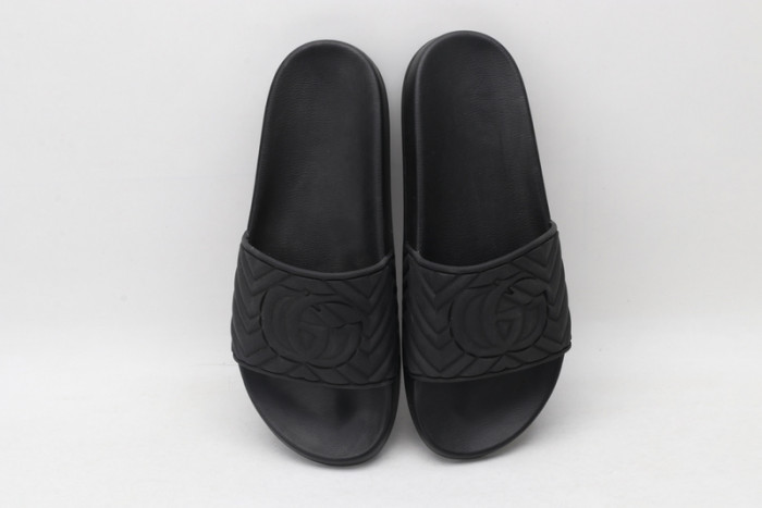 G*u*i sandals