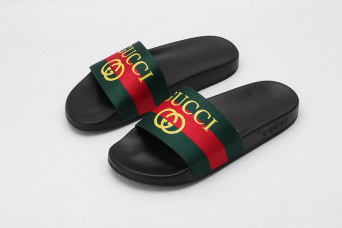 G*u*i sandals