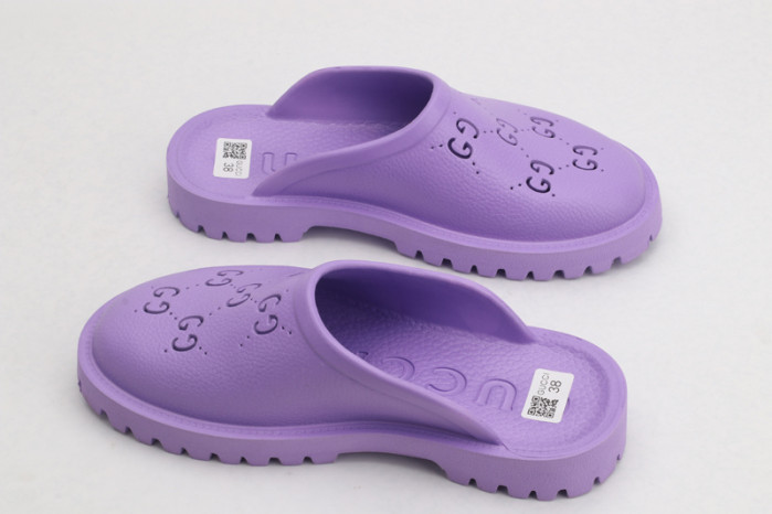 G*u*i sandals