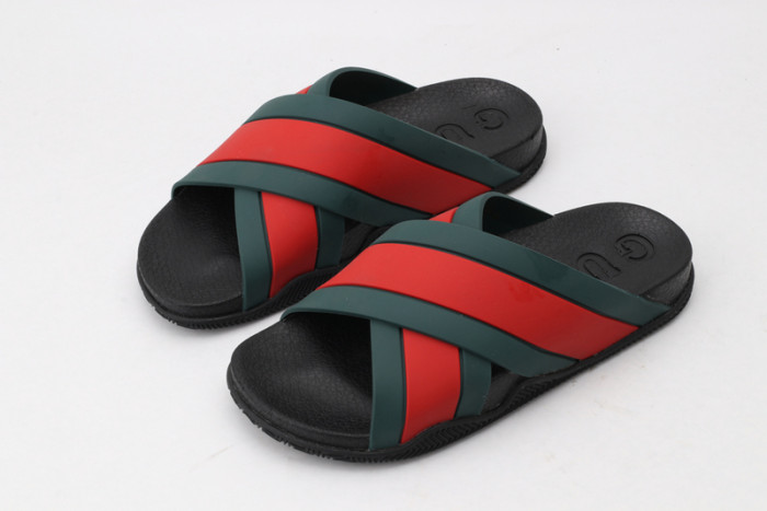 G*u*i sandals