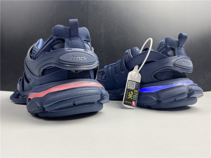 blcg track trainer dark navy lighted 542023 w2la1 4107