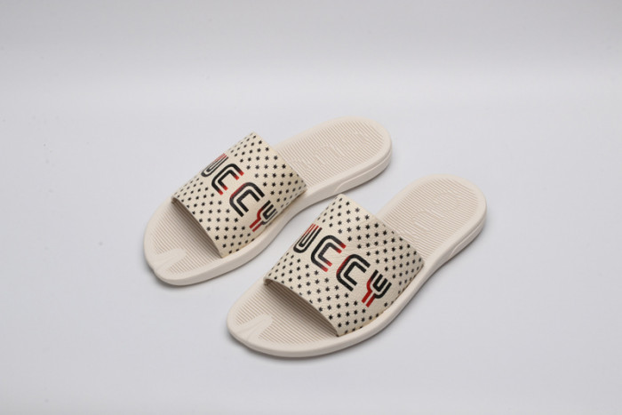 G*u*i sandals