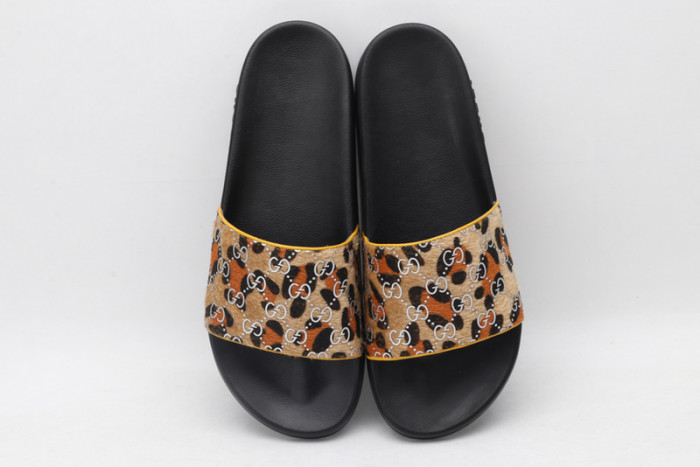 G*u*i sandals