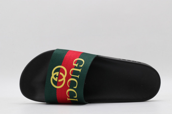 G*u*i sandals