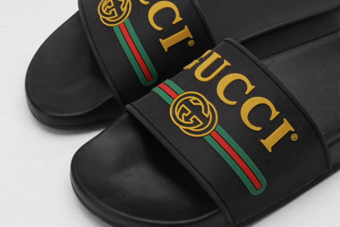 G*u*i sandals